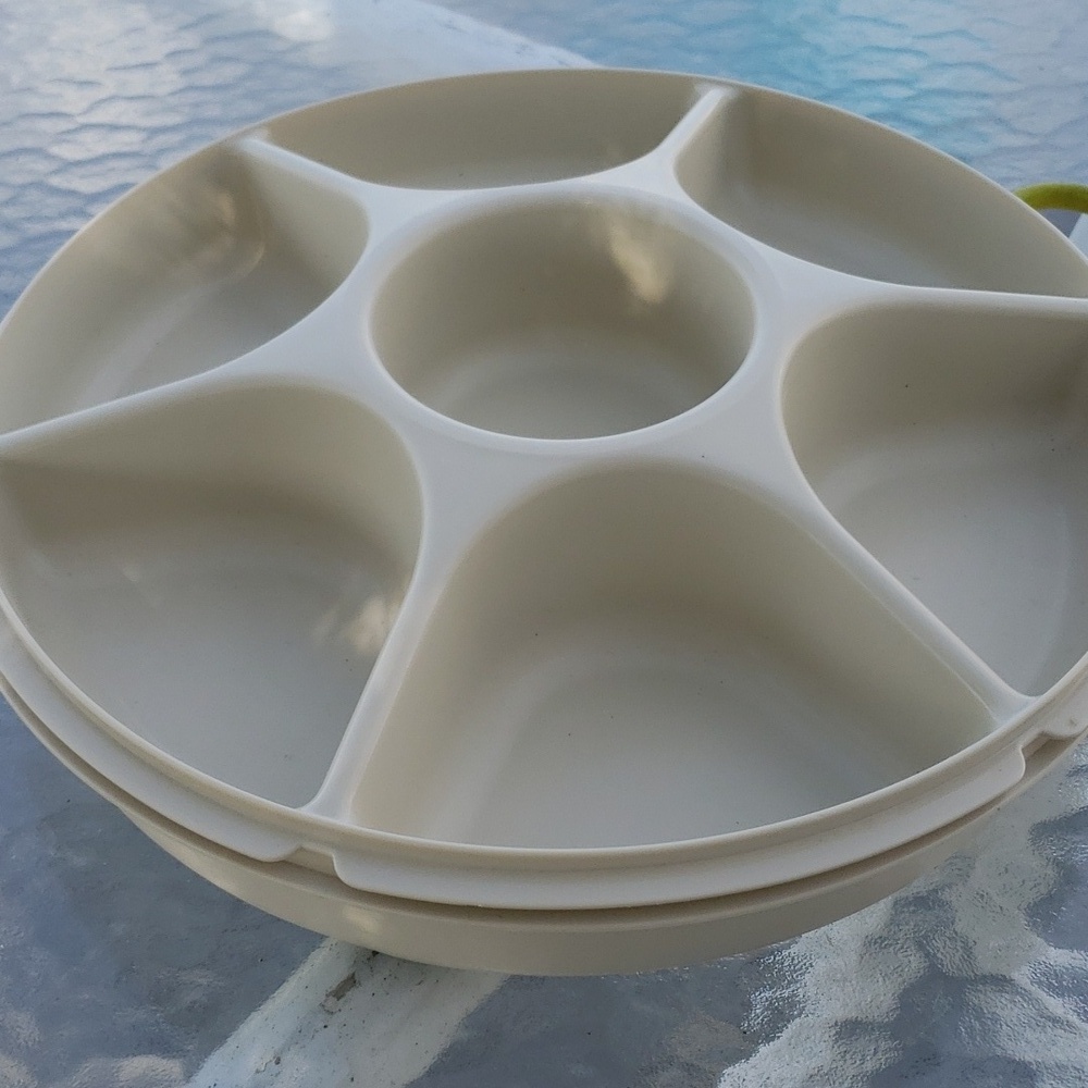 Vintage Tupperware LARGE 2-pc Veggie/Chip & Dip Serving Tray 7 Comp. with Lid - Picture 4 of 10
